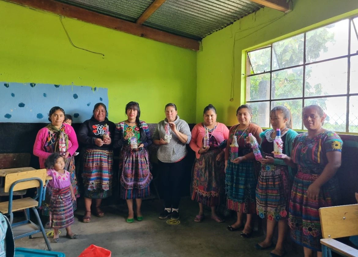 Taller de arte en botellas. 